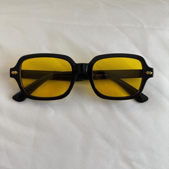 Retro black square sunglasses with yellow lenses - Picture 1 of 3